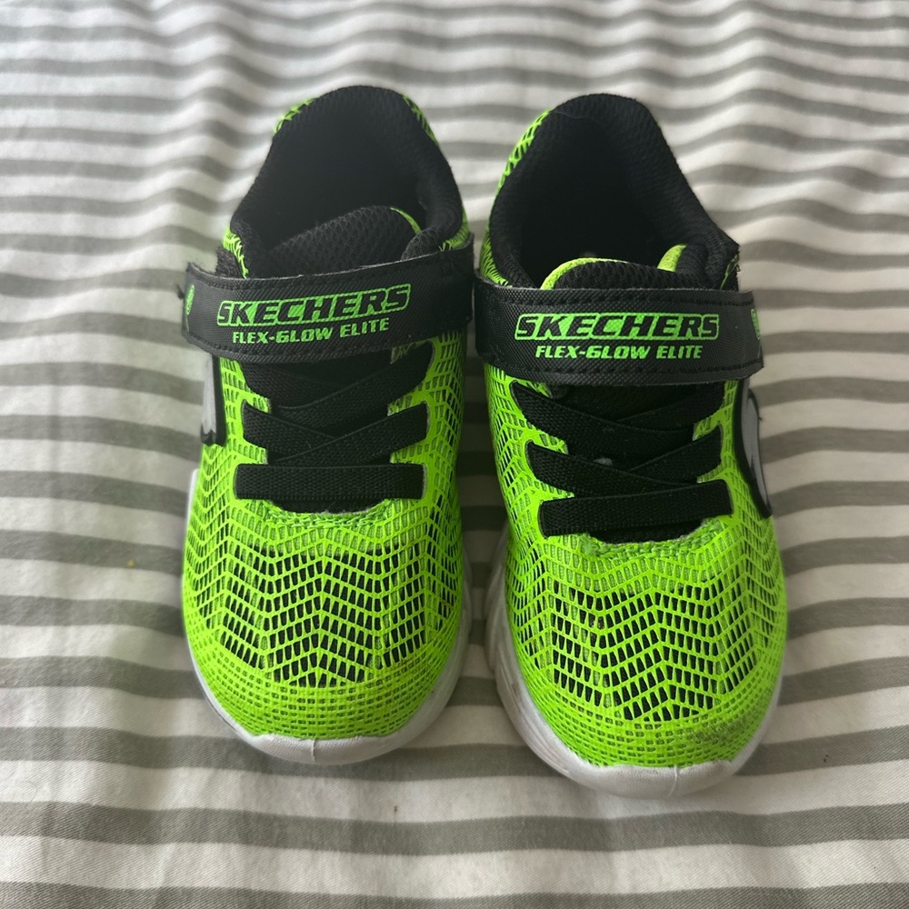 Sketchers flex glow LIGHT UP toddler size 7 Athletic Unisex Sneakers